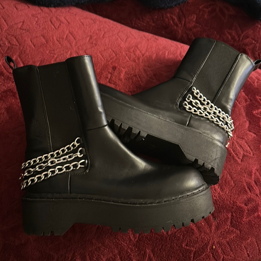 Leather boots, very beautiful